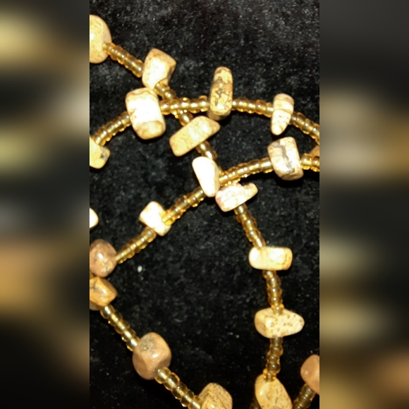 Jasper and shell boho necklace barrel clasp - Picture 6 of 8